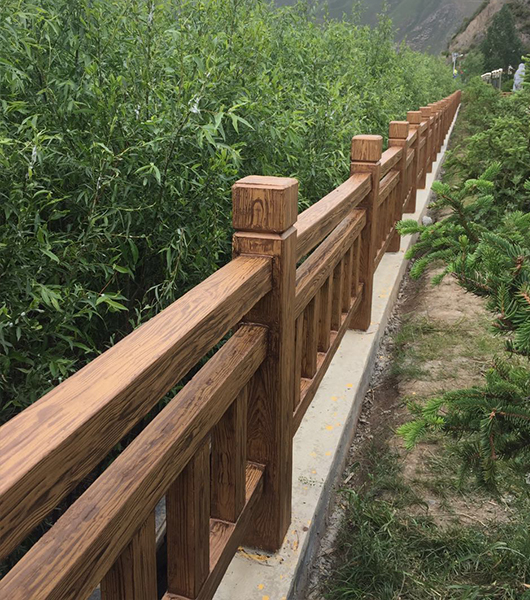 钦州景区水泥凹凸护栏仿木纹施工